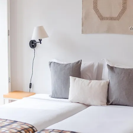 Charming Studio, Ideal For Smaller Groups * Oporto