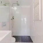Διαμέρισμα Charming Studio, Ideal For Smaller Groups