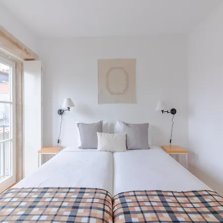 Charming Studio, Ideal For Smaller Groups * Porto