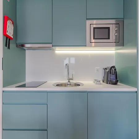 Charming Studio, Ideal For Smaller Groups Apartment *