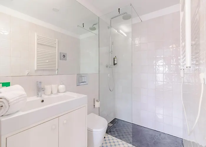 Charming Studio, Ideal For Smaller Groups * Porto