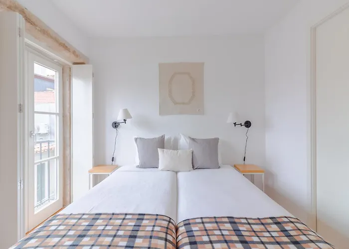 Charming Studio, Ideal For Smaller Groups * Porto